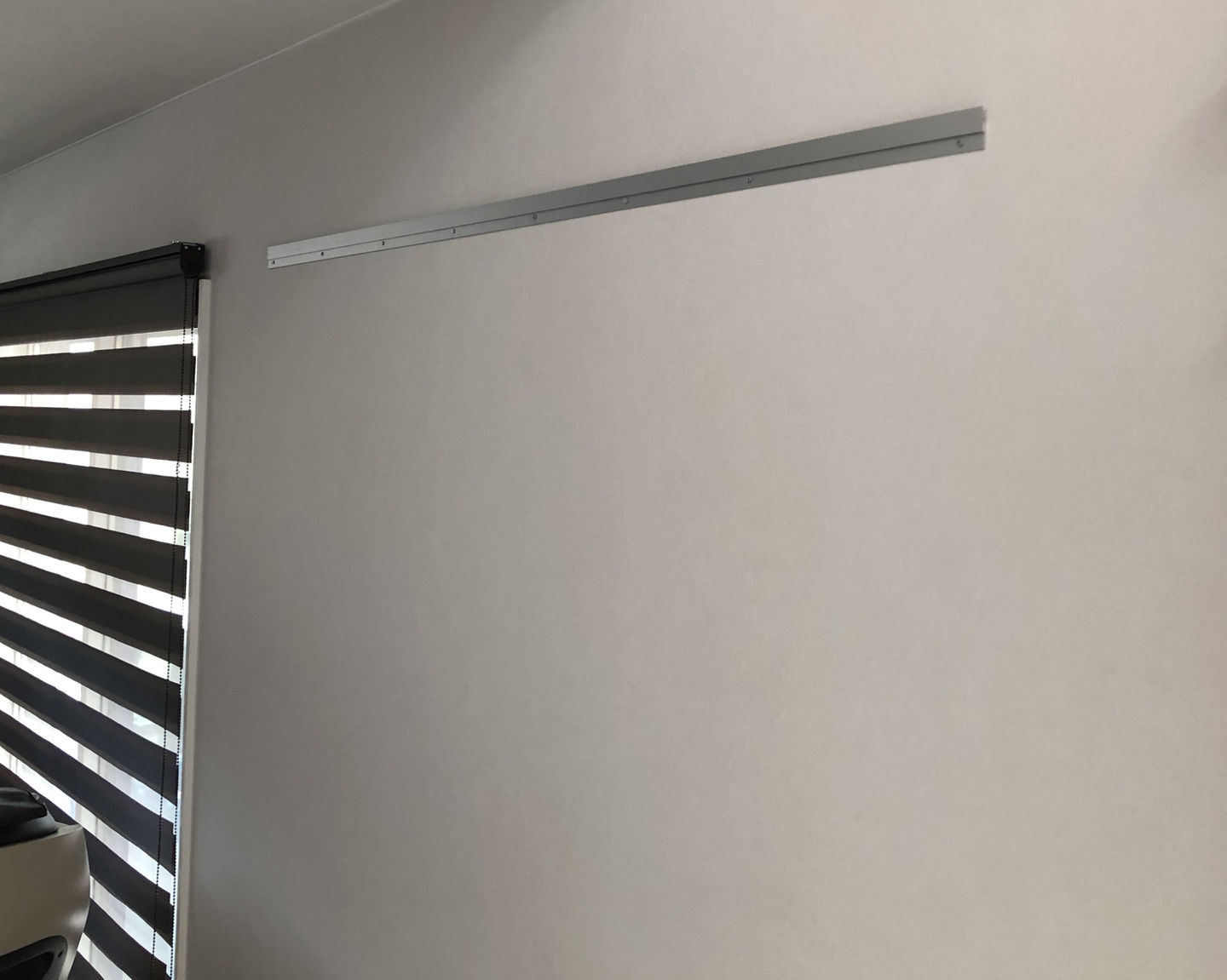 額縁直取付金具